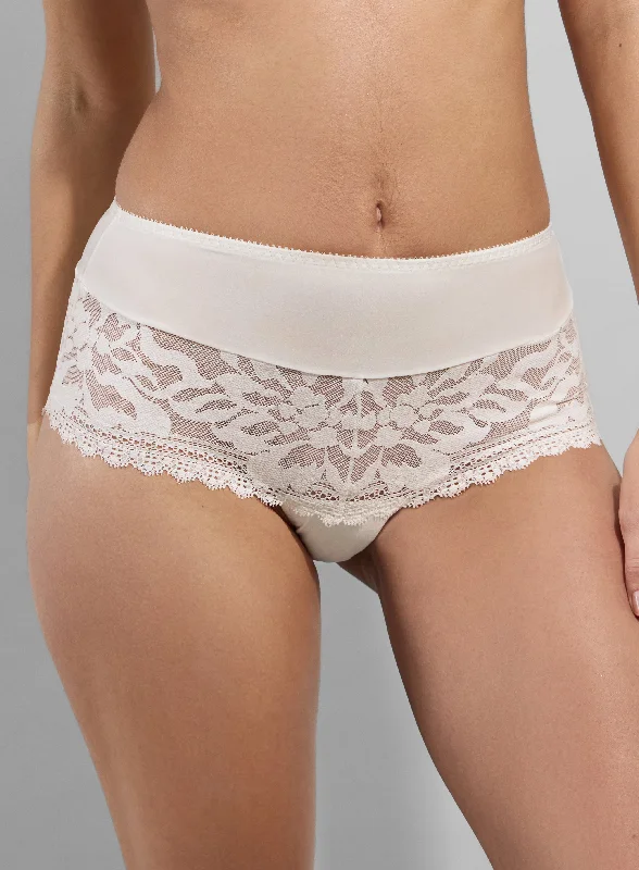 silk panties for women with a luxurious and smooth feelLeia Natural Panty