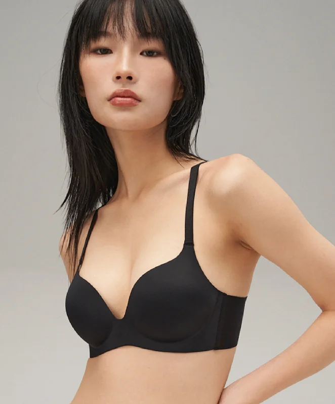 Bra with a smooth fabric for a sleek and comfortable feel​ Free Cut Basics Push-Up Wireless Bra