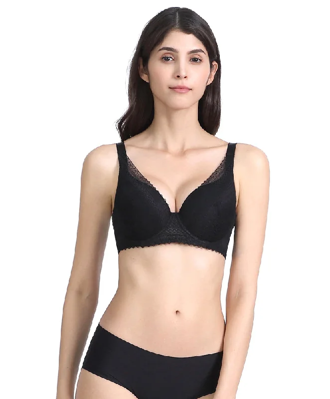 Bra with wide straps for added comfort and weight distribution​ Lace Basics Full Coverage