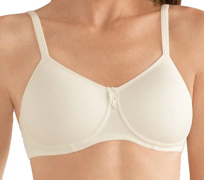 Bra with a plus - size padded strap for reduced shoulder strain Mastectomy Bra 'Lara T-Shirt Wire Free Moulded Cup ' Off-White Bra with a plus - size padded strap for reduced shoulder strain Mastectomy Bra 'Lara T-Shirt Wire Free Moulded Cup ' Off-White