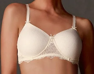 Bra with a half - cup design for a sexy and minimalist look *FINAL SALE* Mastectomy Bra 'Aurelie Moulded Wire Free Cup' Off-White Bra with a half - cup design for a sexy and minimalist look *FINAL SALE* Mastectomy Bra 'Aurelie Moulded Wire Free Cup' Off-White