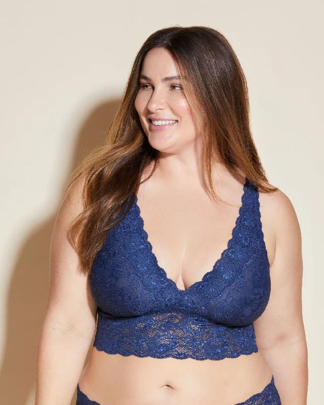 Bra with a plus - size back - closure for a secure fit​ Brassière Decollete Plungie Grande Taille