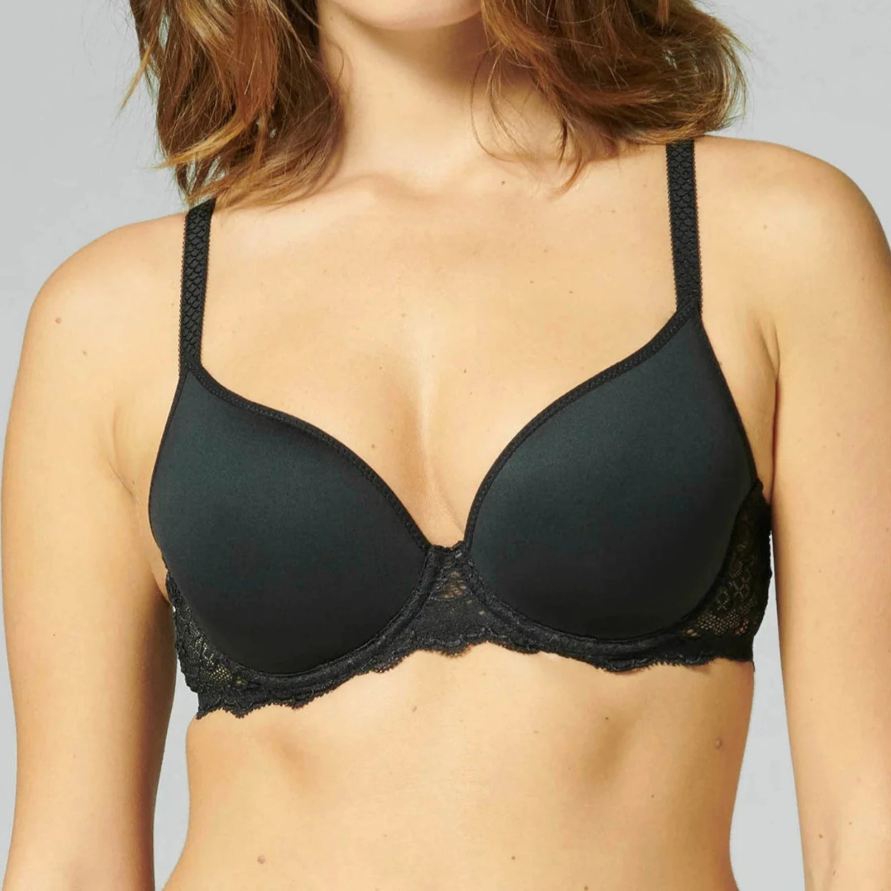 minimizer plus size bras for curvy figuresCaresse 3D Plunge Bra 12A316 - Black